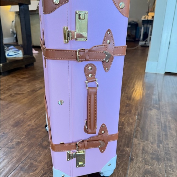 Lily Pulitzer Pink Hard Shell Carry-On Suitcase - Picture 5 of 7